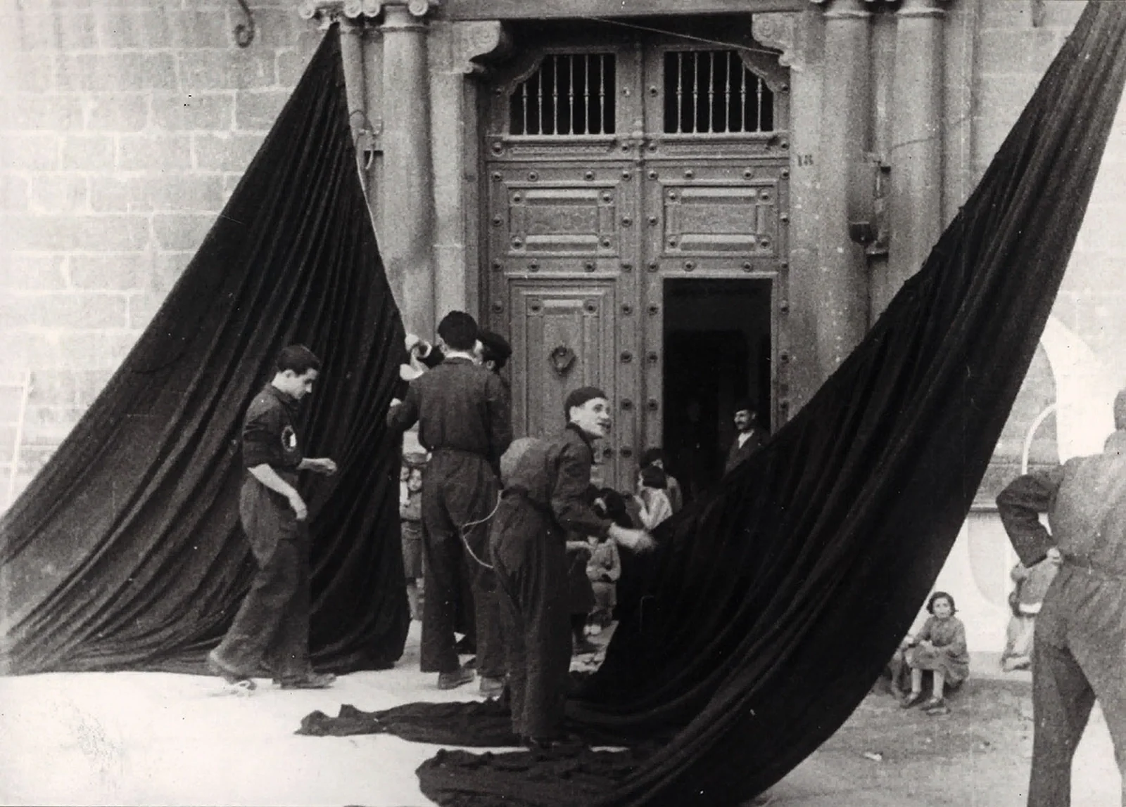 La Barraca, montaje del escenario. Almazán, 1932